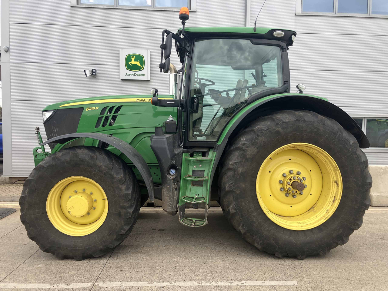 John Deere 6215R - Трактор: фото 2 John Deere 6215R - Трактор: фото 2