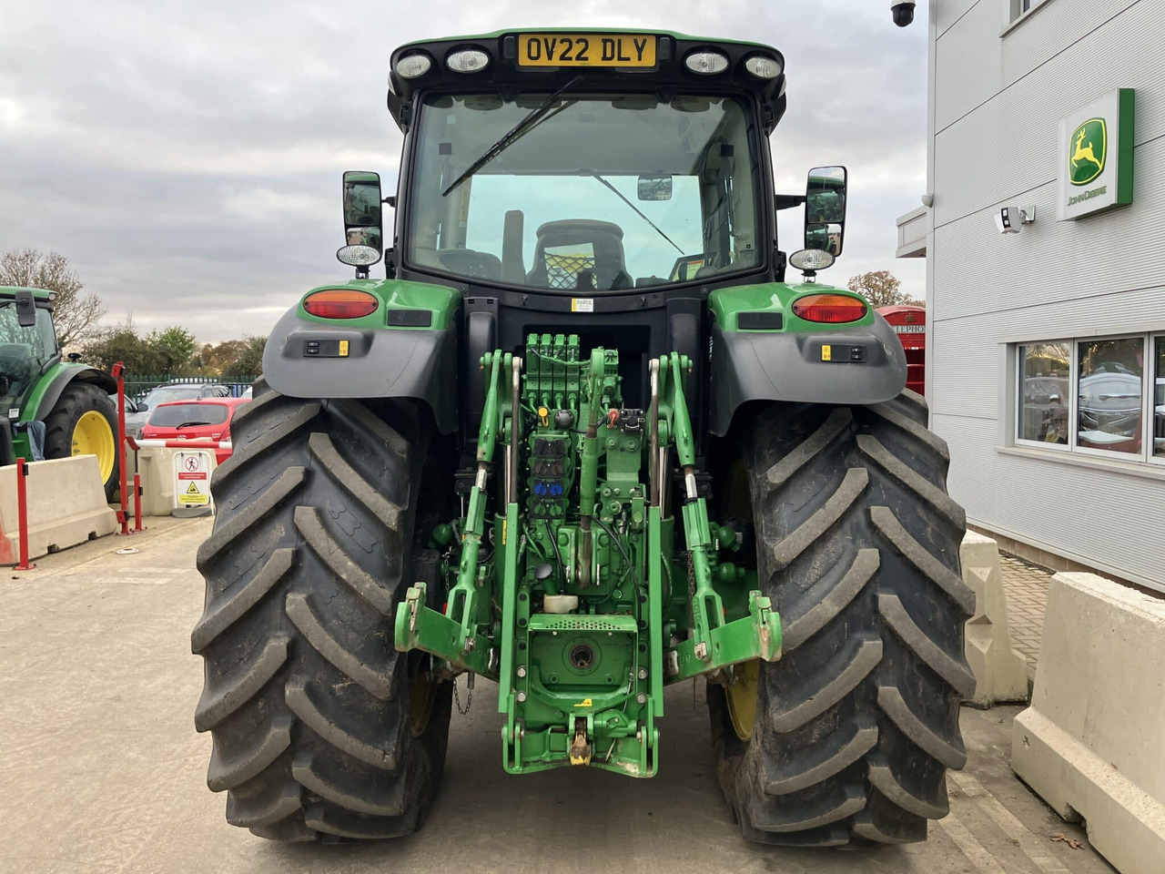 John Deere 6215R - Трактор: фото 4 John Deere 6215R - Трактор: фото 4