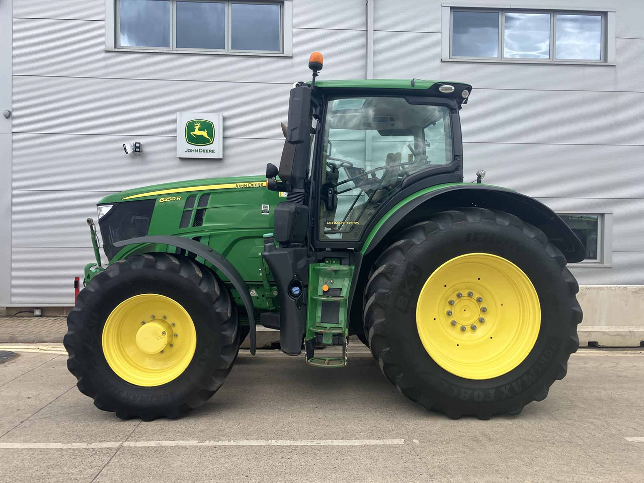 John Deere 6250R - Трактор: фото 2 John Deere 6250R - Трактор: фото 2
