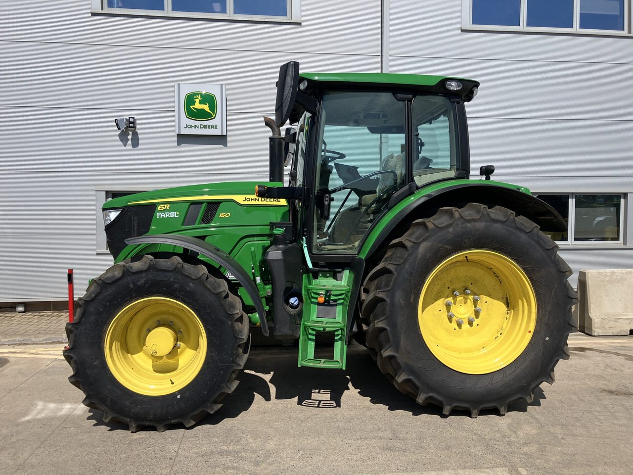 John Deere 6R 150 - Трактор: фото 2 John Deere 6R 150 - Трактор: фото 2