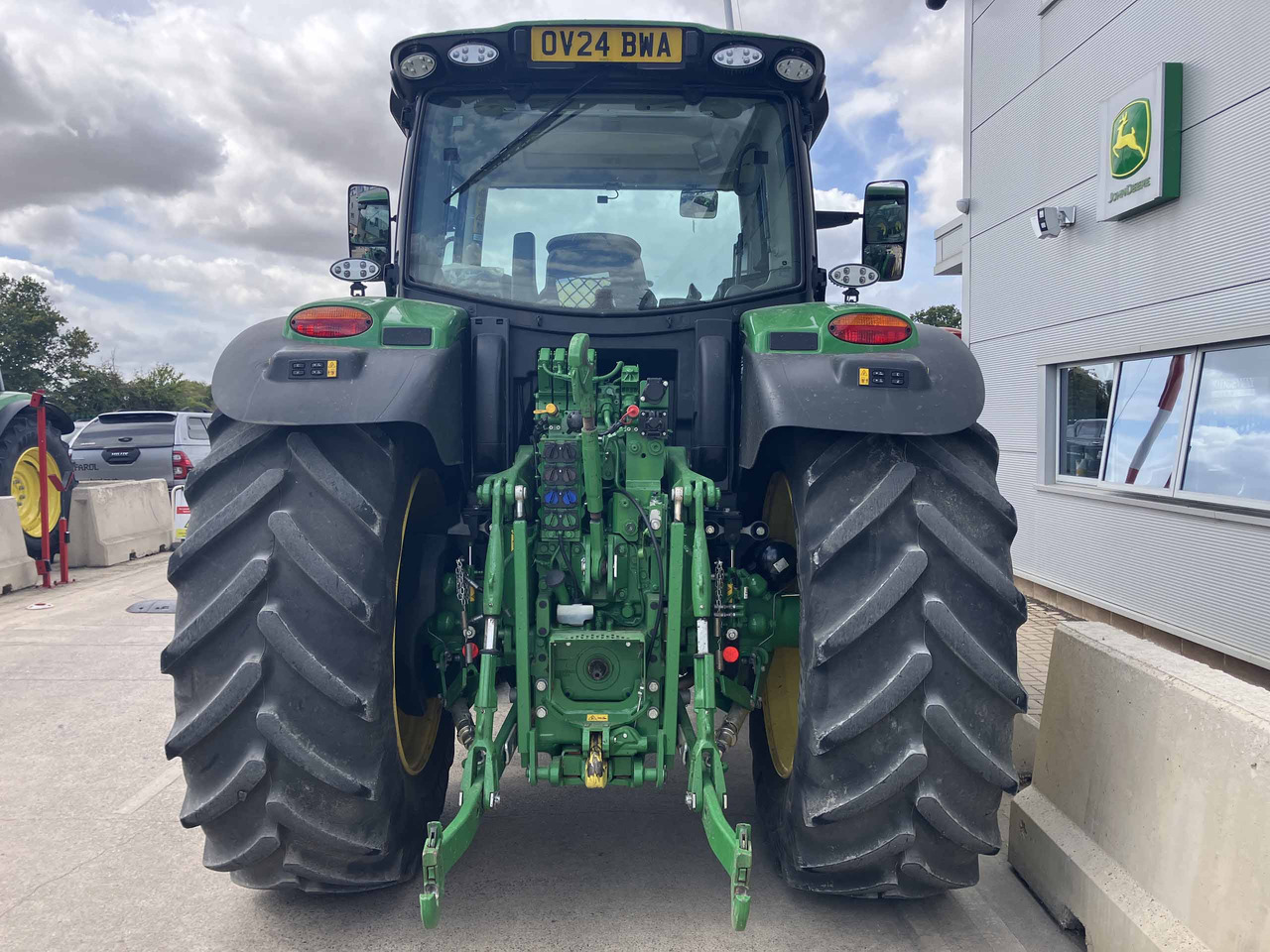 John Deere 6R 155 - Трактор: фото 4 John Deere 6R 155 - Трактор: фото 4