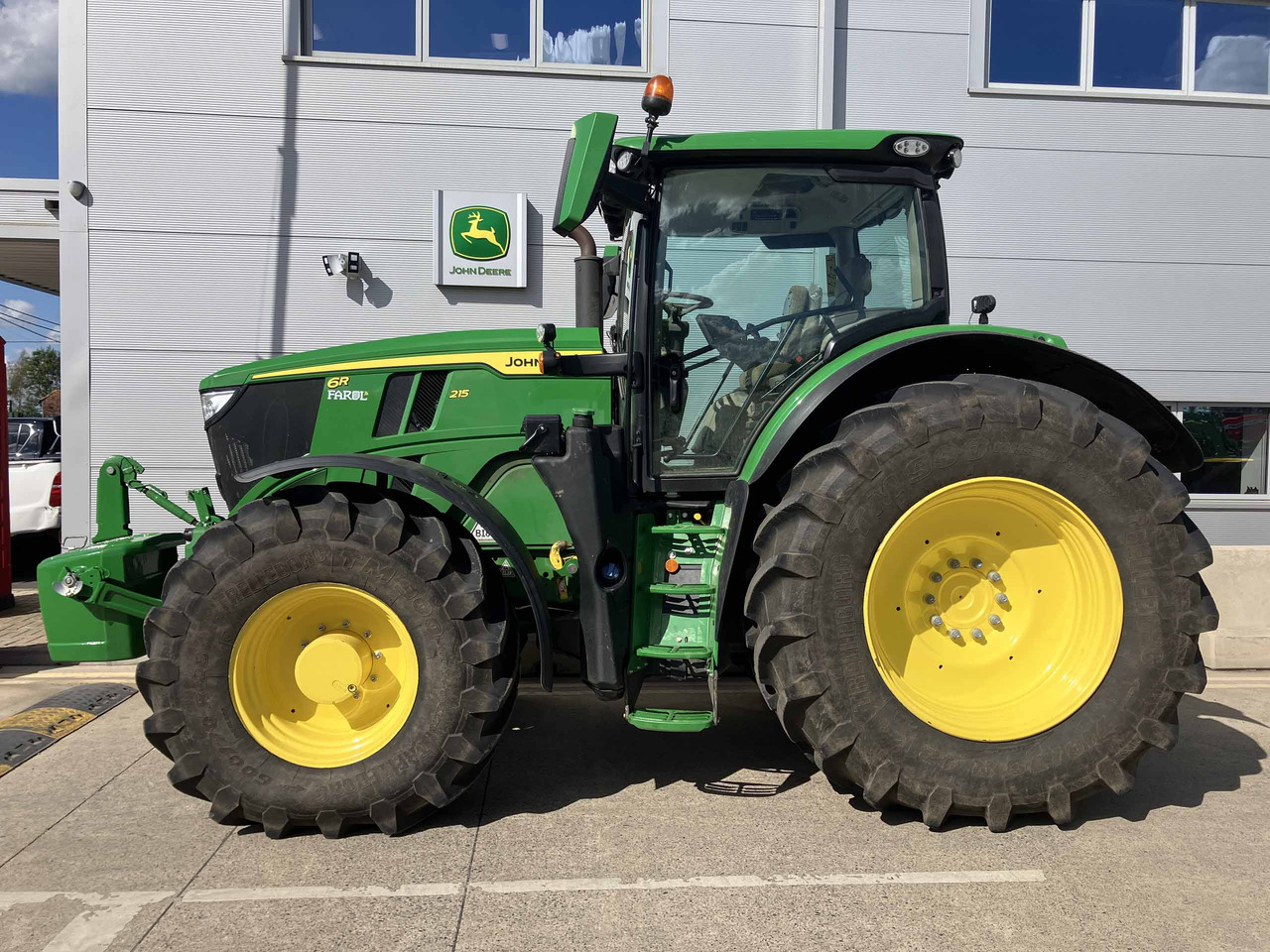 John Deere 6R 215 - Трактор: фото 2 John Deere 6R 215 - Трактор: фото 2