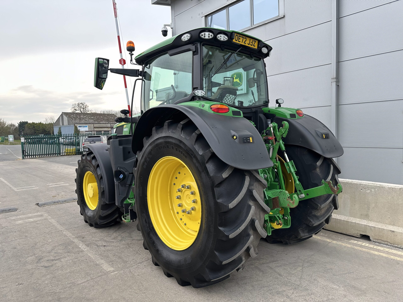 John Deere 6R 215 - Трактор: фото 3 John Deere 6R 215 - Трактор: фото 3