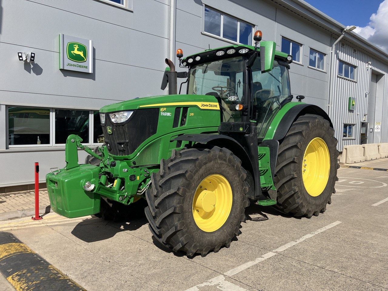 John Deere 6R 215 - Трактор: фото 1 John Deere 6R 215 - Трактор: фото 1