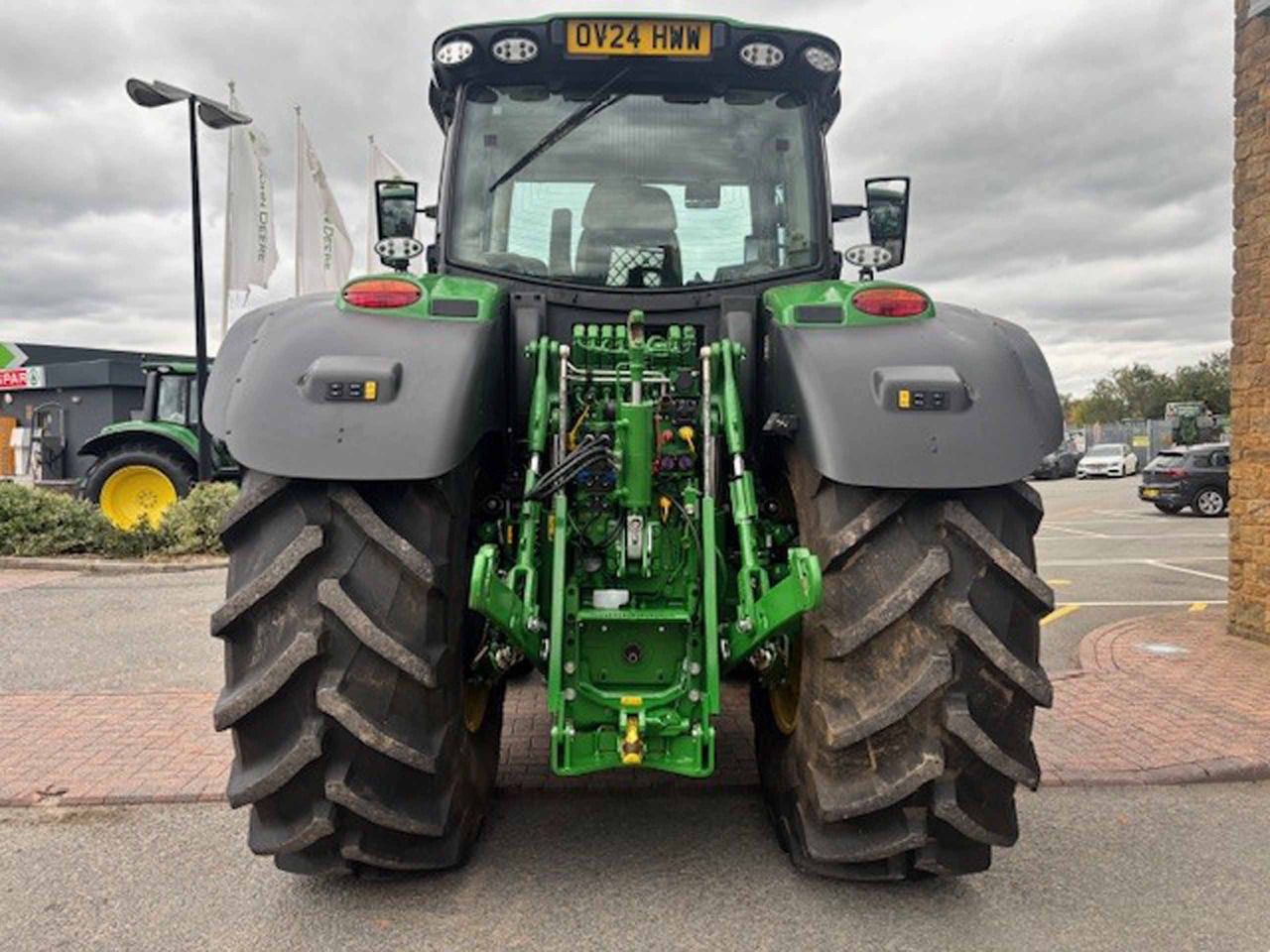 John Deere 6R 215 - Трактор: фото 4 John Deere 6R 215 - Трактор: фото 4