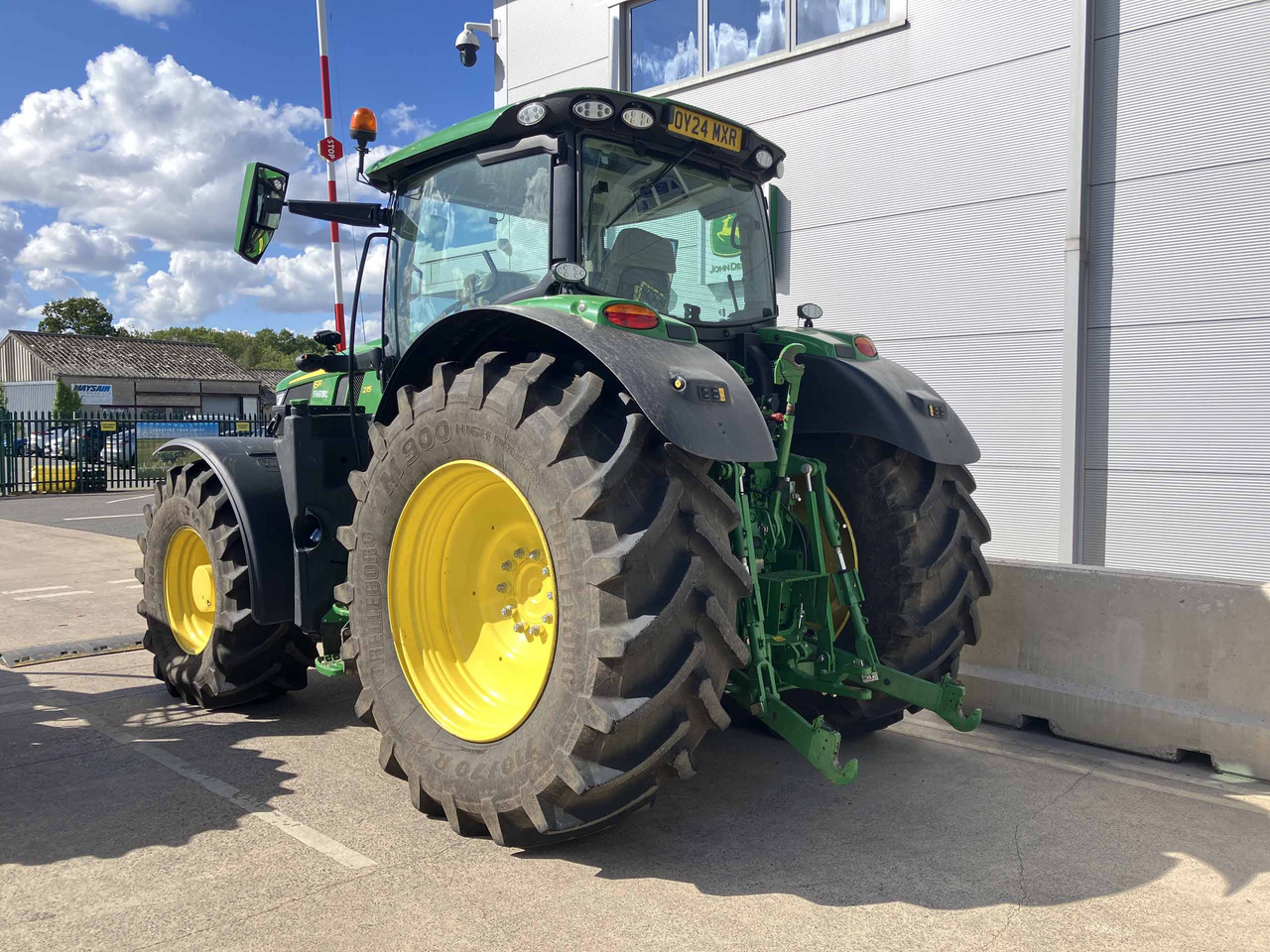 John Deere 6R 215 - Трактор: фото 3 John Deere 6R 215 - Трактор: фото 3