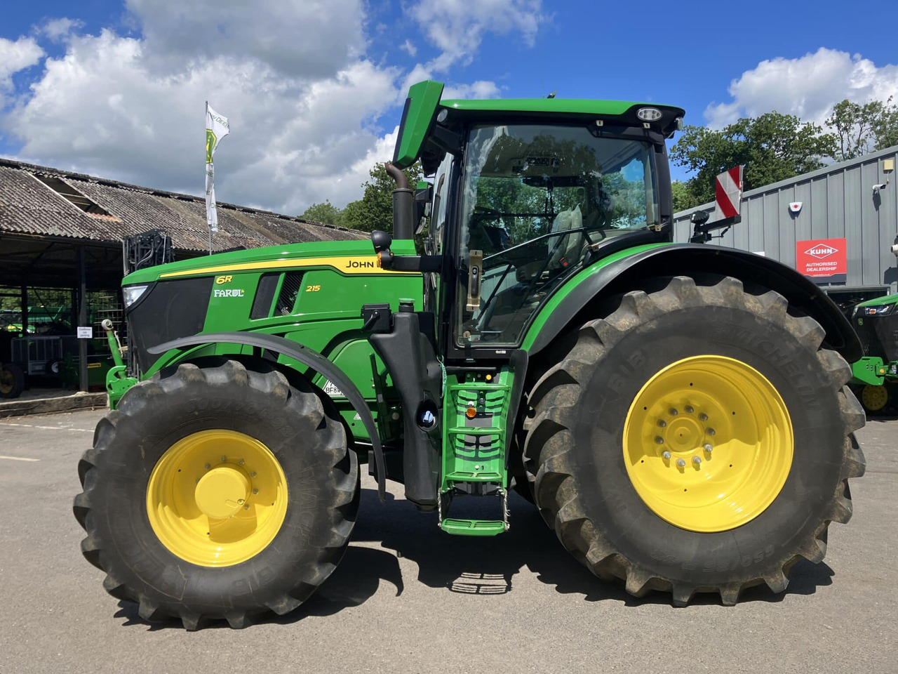 John Deere 6R 215 - Трактор: фото 2 John Deere 6R 215 - Трактор: фото 2
