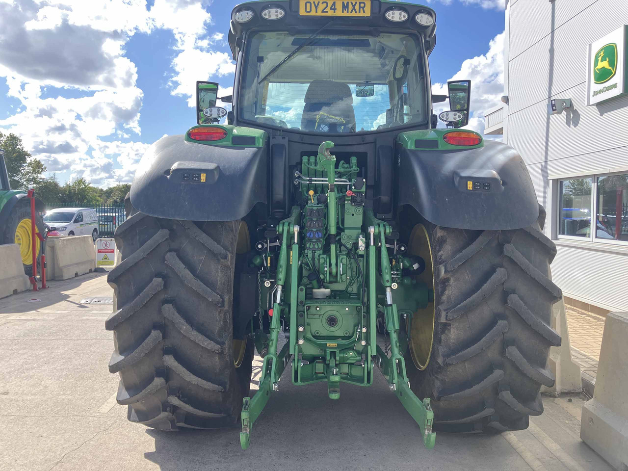 John Deere 6R 215 - Трактор: фото 4 John Deere 6R 215 - Трактор: фото 4