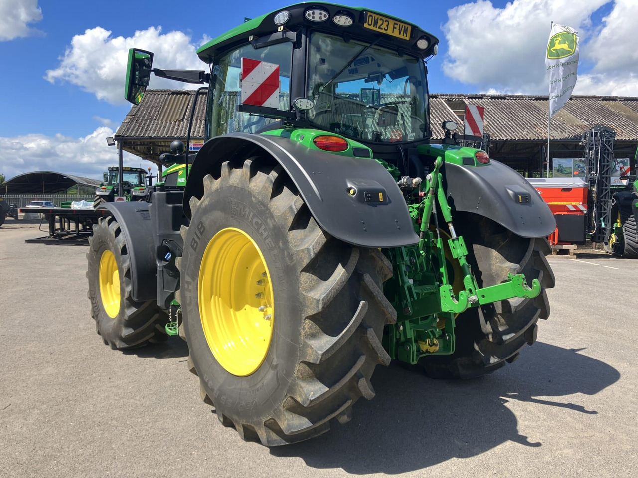 John Deere 6R 215 - Трактор: фото 3 John Deere 6R 215 - Трактор: фото 3