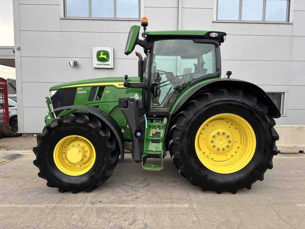 John Deere 6R 215 - Трактор: фото 2 John Deere 6R 215 - Трактор: фото 2