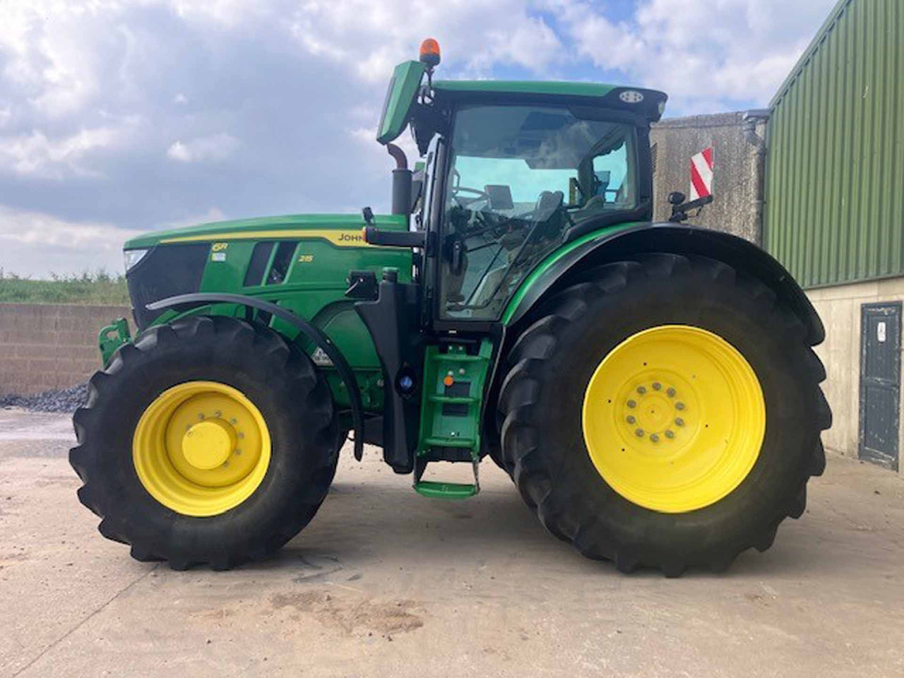 John Deere 6R 215 - Трактор: фото 5 John Deere 6R 215 - Трактор: фото 5