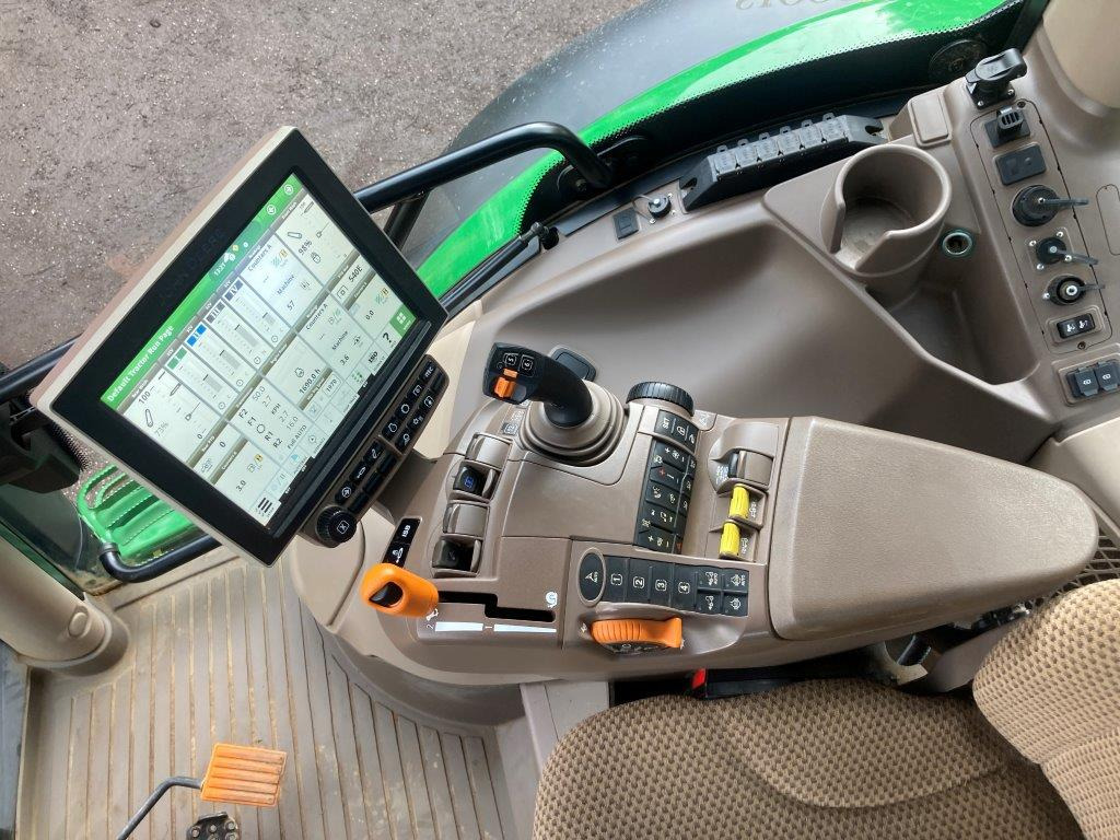 Трактор John Deere 6R 215: фото 12