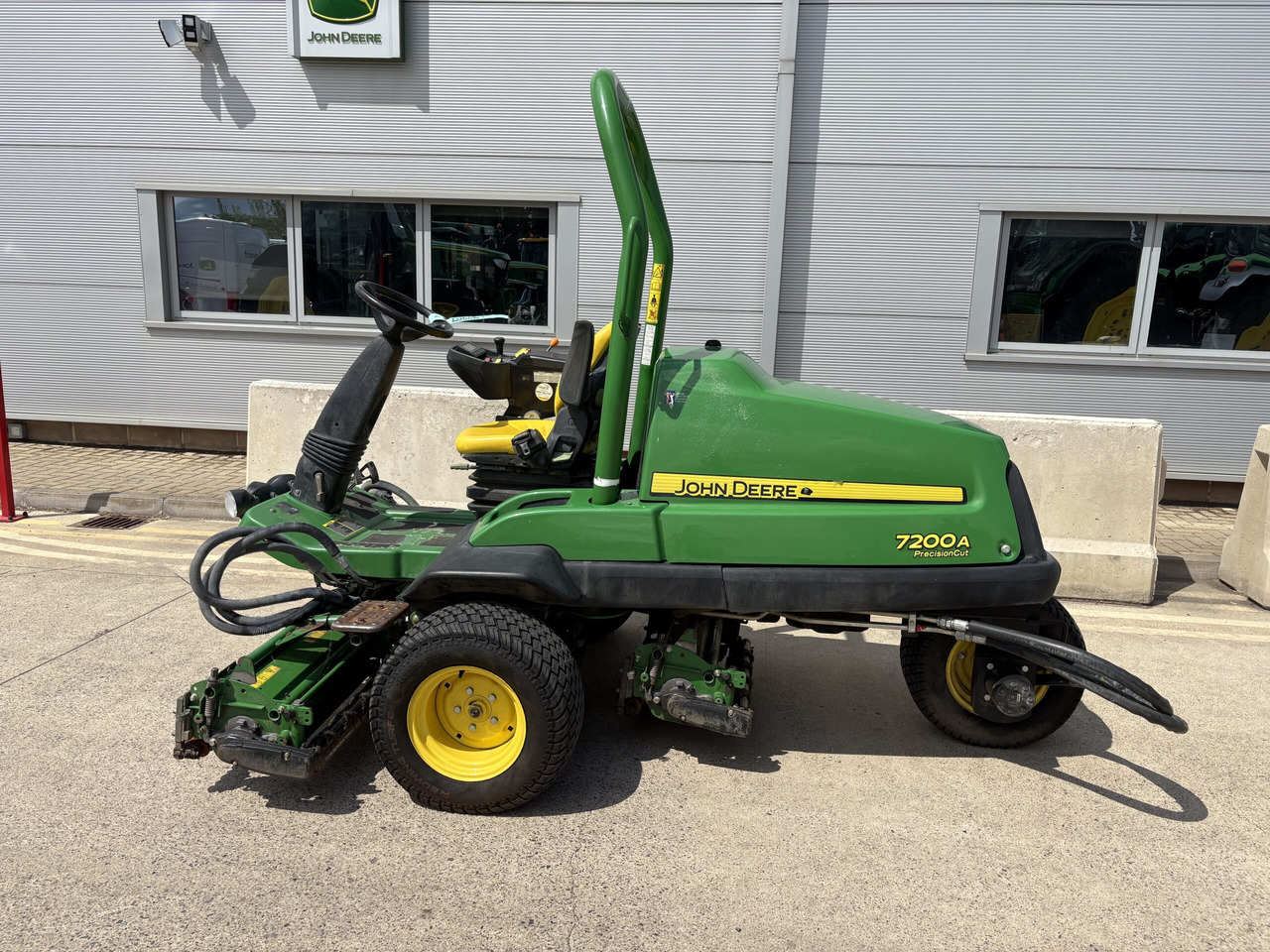 John Deere 7200A Triple Mower - Газонокосилка: фото 1 John Deere 7200A Triple Mower - Газонокосилка: фото 1
