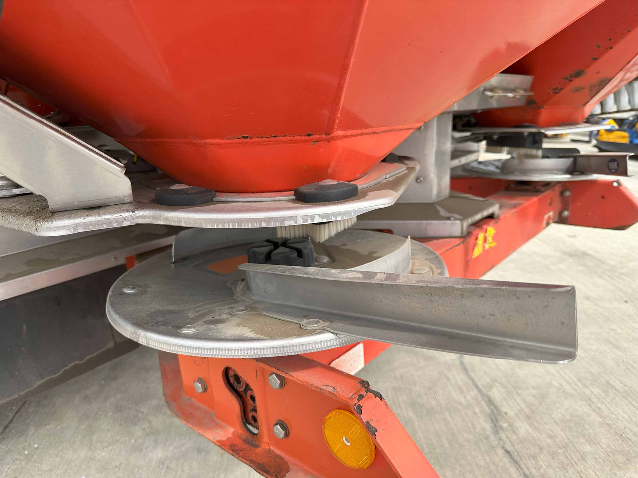 Kuhn Axis 40.1W - Разбрасыватель удобрений: фото 3 Kuhn Axis 40.1W - Разбрасыватель удобрений: фото 3