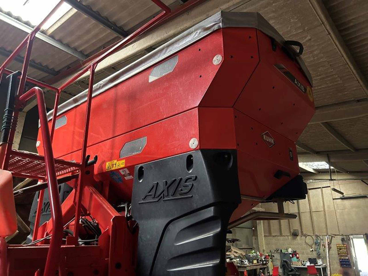 Kuhn Axis 40.2 H-EMC-W - Разбрасыватель удобрений: фото 3 Kuhn Axis 40.2 H-EMC-W - Разбрасыватель удобрений: фото 3