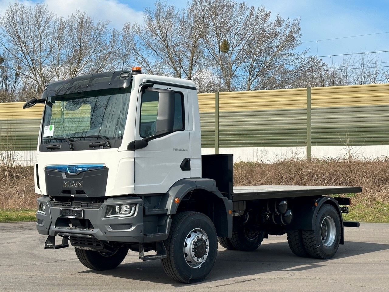 MAN TGM 18.320 4x4 Euro 6e Plato - Грузовик бортовой/ Платформа: фото 1 MAN TGM 18.320 4x4 Euro 6e Plato - Грузовик бортовой/ Платформа: фото 1
