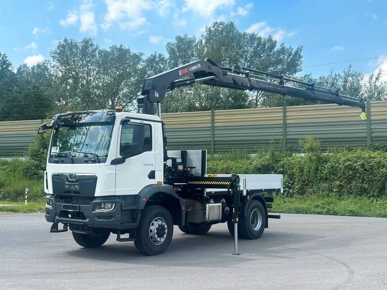MAN TGM 18.320 4x4 Euro 6e Pritsche Hiab 228-4 Kran - Автоманипулятор: фото 1 MAN TGM 18.320 4x4 Euro 6e Pritsche Hiab 228-4 Kran - Автоманипулятор: фото 1