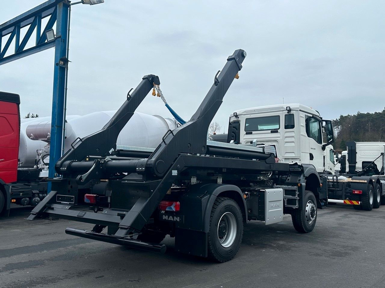 MAN TGS 18.400 4x4 Euro 6e Hyva Absetzkipper - Самосвал, Автоманипулятор: фото 3 MAN TGS 18.400 4x4 Euro 6e Hyva Absetzkipper - Самосвал, Автоманипулятор: фото 3