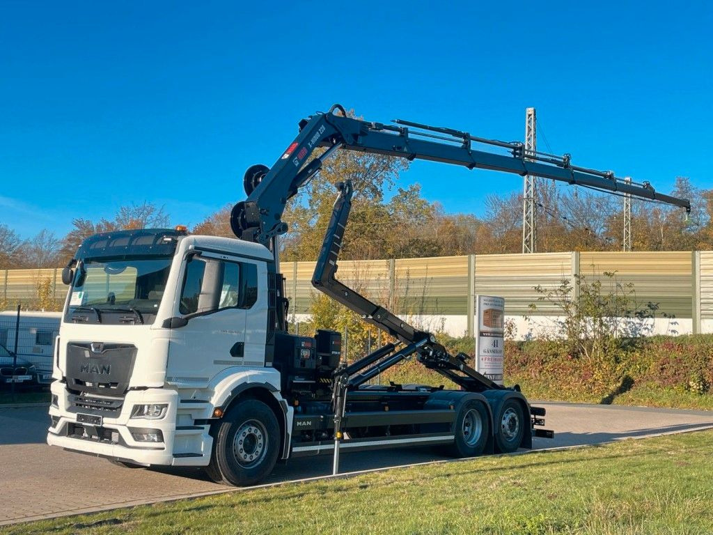 MAN TGS 26.470 6x2 Abrollkipper + Kran Hiab 228-6 - Крюковой мультилифт, Автоманипулятор: фото 1 MAN TGS 26.470 6x2 Abrollkipper + Kran Hiab 228-6 - Крюковой мультилифт, Автоманипулятор: фото 1