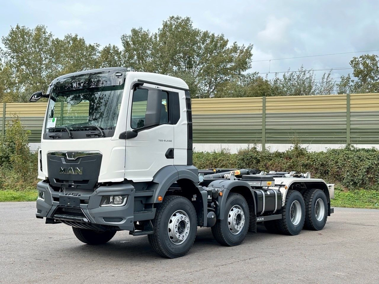 MAN TGS 41.440 8x4 Euro6e Hyva 26-55 Abrollkipper - Крюковой мультилифт: фото 3 MAN TGS 41.440 8x4 Euro6e Hyva 26-55 Abrollkipper - Крюковой мультилифт: фото 3