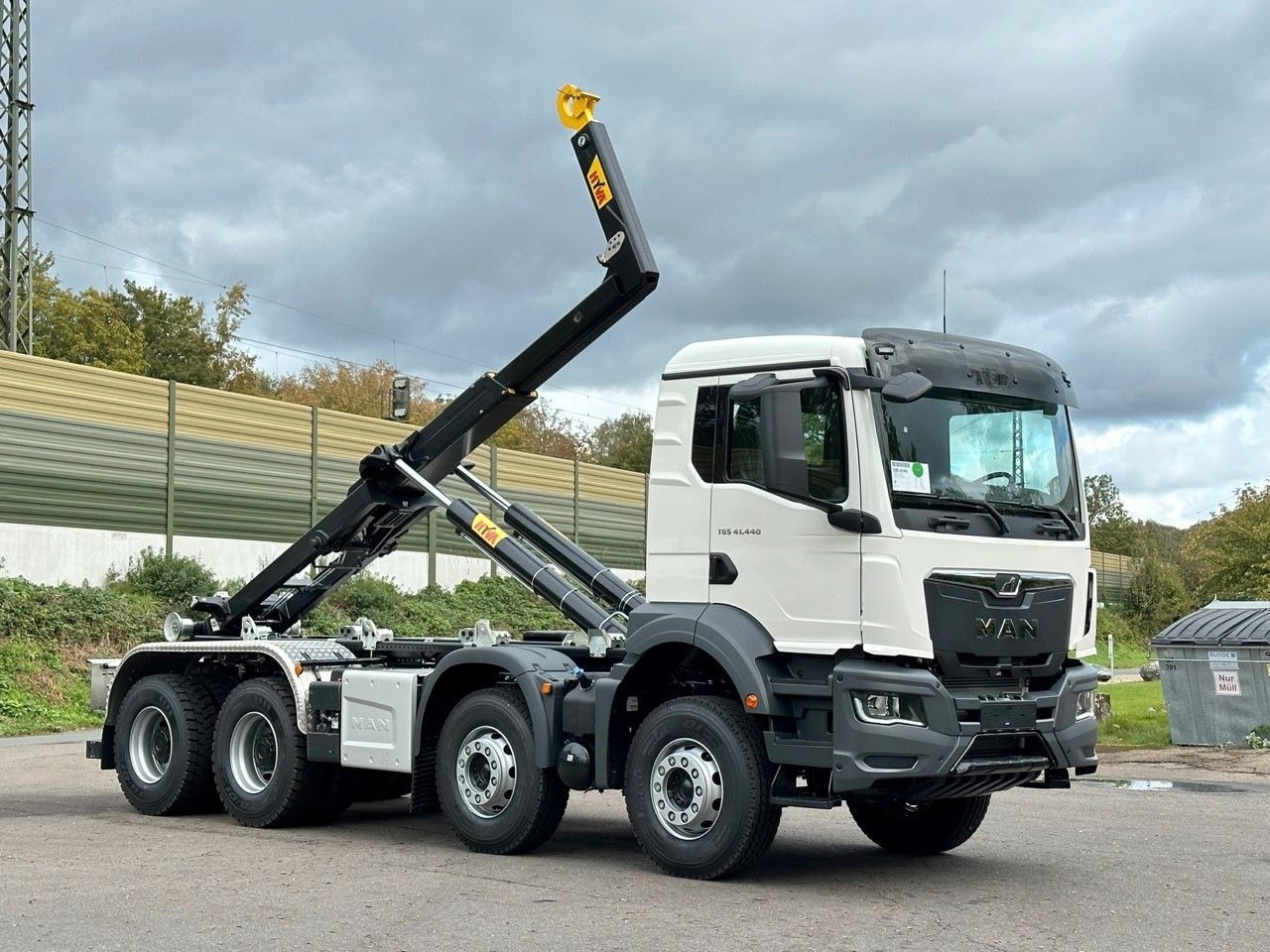MAN TGS 41.440 8x4 Euro6e Hyva 26-55 Abrollkipper - Крюковой мультилифт: фото 1 MAN TGS 41.440 8x4 Euro6e Hyva 26-55 Abrollkipper - Крюковой мультилифт: фото 1