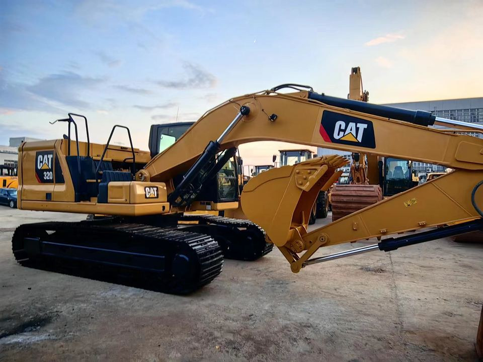 CAT 320 - Гусеничный экскаватор: фото 2 CAT 320 - Гусеничный экскаватор: фото 2