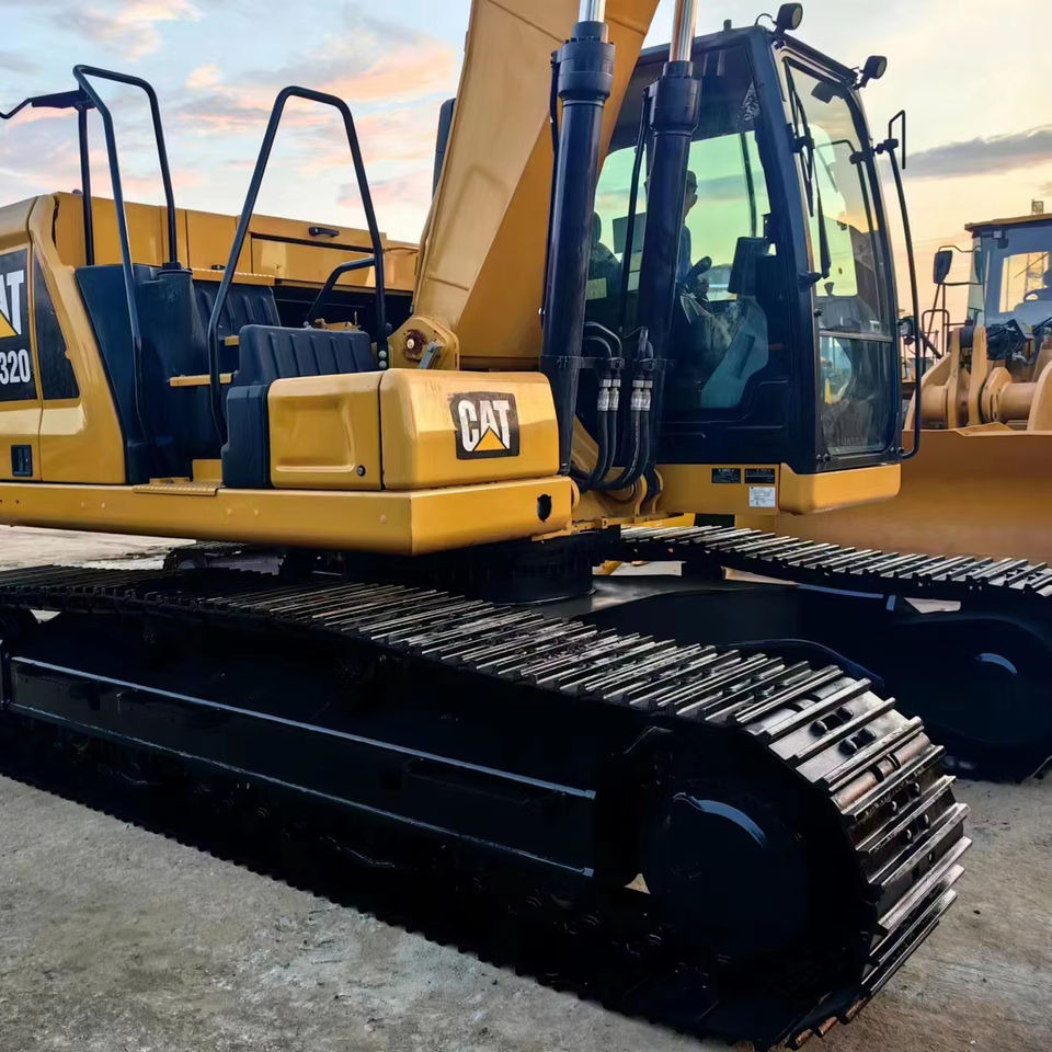CAT 320 - Гусеничный экскаватор: фото 1 CAT 320 - Гусеничный экскаватор: фото 1