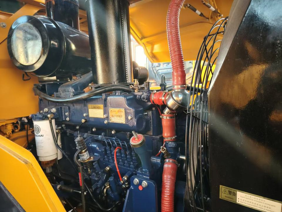 China SDLG 5ton Wheel Loader LG958F Front End Loader , diesel Engine Payloader 4*4 Truck Loader LG958F LW600 CLG856 - Колёсный погрузчик: фото 5 China SDLG 5ton Wheel Loader LG958F Front End Loader , diesel Engine Payloader 4*4 Truck Loader LG958F LW600 CLG856 - Колёсный погрузчик: фото 5