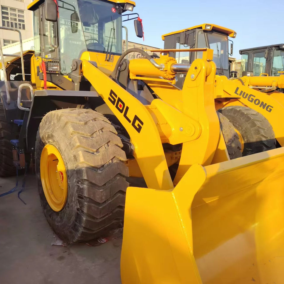 China SDLG 5ton Wheel Loader LG958F Front End Loader , diesel Engine Payloader 4*4 Truck Loader LG958F LW600 CLG856 - Колёсный погрузчик: фото 1 China SDLG 5ton Wheel Loader LG958F Front End Loader , diesel Engine Payloader 4*4 Truck Loader LG958F LW600 CLG856 - Колёсный погрузчик: фото 1