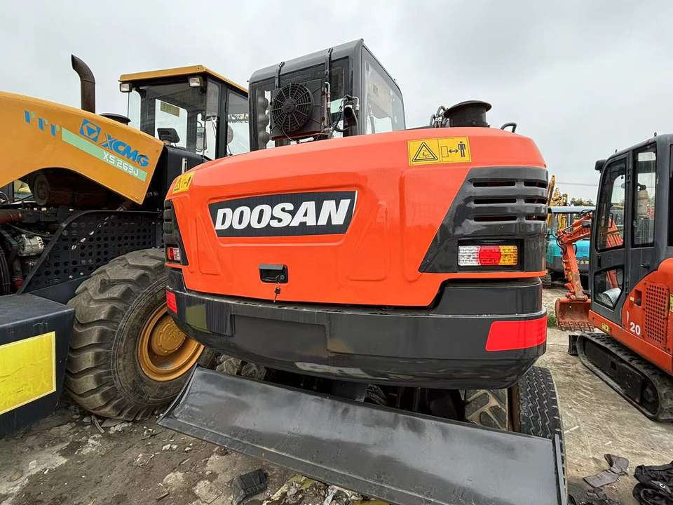 Hot Sale Used Doosan Dx75 Small 7.5t Wheel Excavator South Korea DX75 Mini Excavator for Sale Good Condition - Гусеничный экскаватор: фото 4 Hot Sale Used Doosan Dx75 Small 7.5t Wheel Excavator South Korea DX75 Mini Excavator for Sale Good Condition - Гусеничный экскаватор: фото 4