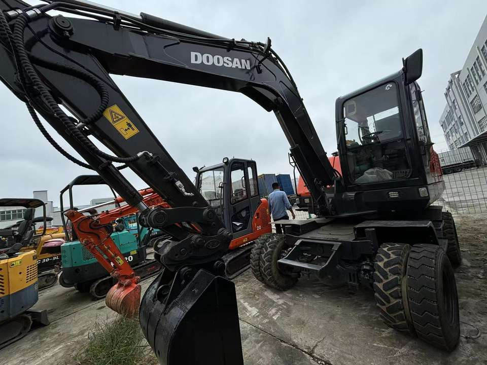 Hot Sale Used Doosan Dx75 Small 7.5t Wheel Excavator South Korea DX75 Mini Excavator for Sale Good Condition - Гусеничный экскаватор: фото 2 Hot Sale Used Doosan Dx75 Small 7.5t Wheel Excavator South Korea DX75 Mini Excavator for Sale Good Condition - Гусеничный экскаватор: фото 2