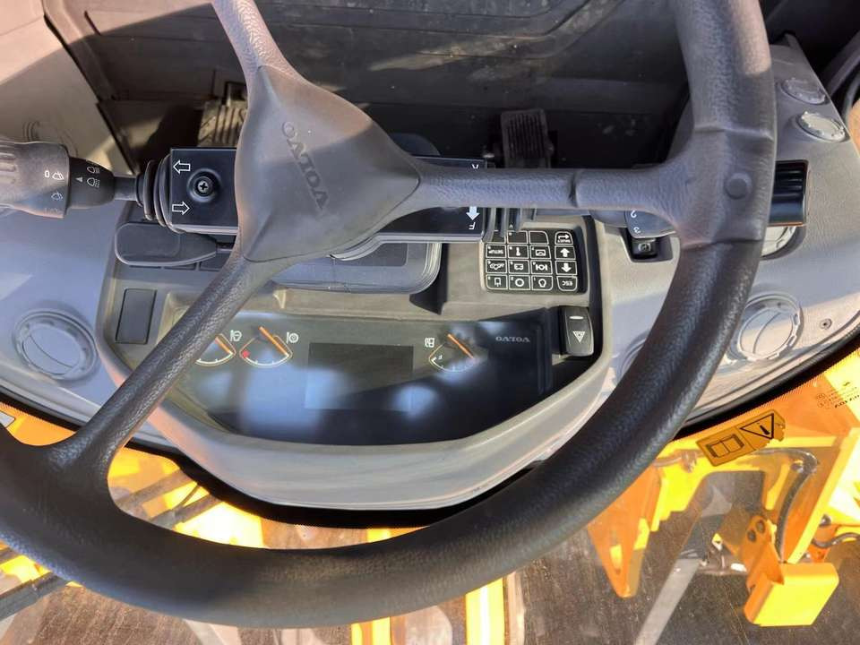 Hot Selling Used Original Sweden Hydraulic Volvo L120GZ Wheel Loader Second Hand Loader Volvo L220G in Good Condition for Sale - Колёсный погрузчик: фото 4 Hot Selling Used Original Sweden Hydraulic Volvo L120GZ Wheel Loader Second Hand Loader Volvo L220G in Good Condition for Sale - Колёсный погрузчик: фото 4