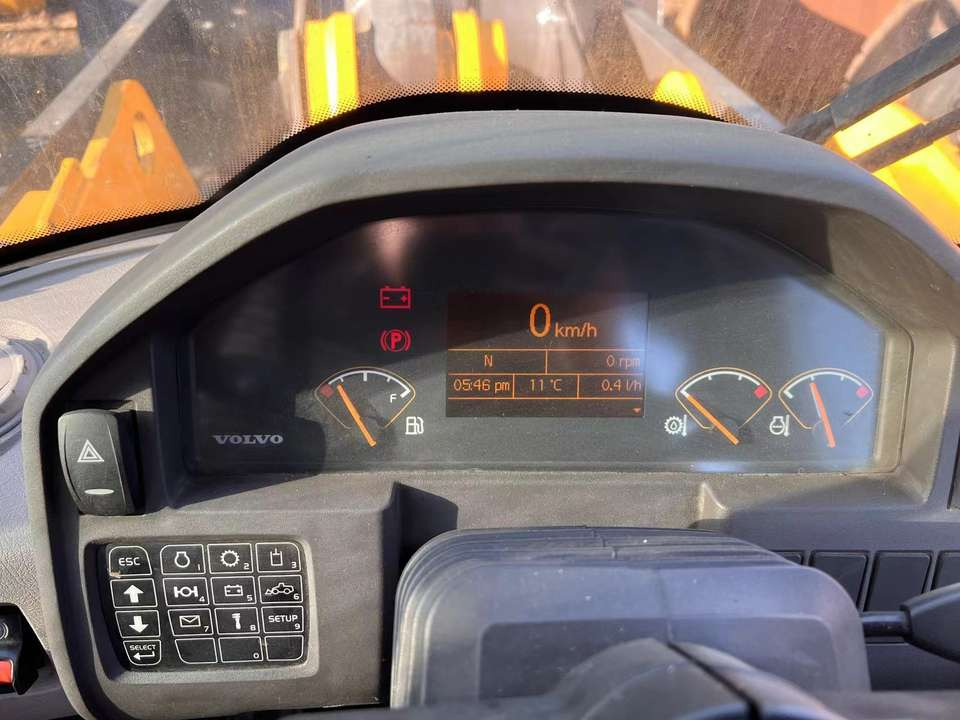 Used Volvo L120GZ 6 Ton Capacity Wheel Loader Available for Sale - Колёсный погрузчик: фото 5 Used Volvo L120GZ 6 Ton Capacity Wheel Loader Available for Sale - Колёсный погрузчик: фото 5