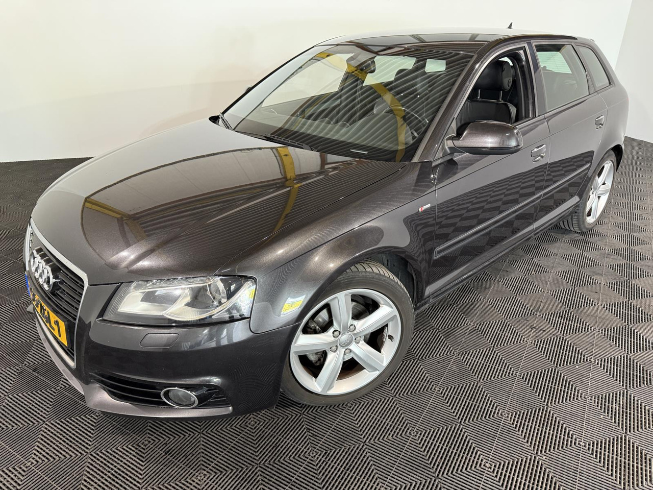 Audi A3 Sportback 1.2 TFSI S-Line 55-ZGL-1 246.717 km - Легковой автомобиль: фото 1 Audi A3 Sportback 1.2 TFSI S-Line 55-ZGL-1 246.717 km - Легковой автомобиль: фото 1