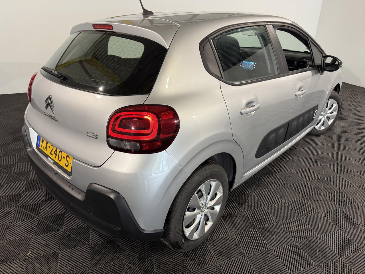 Citroen | C3 | 1.2 PureTech Feel 105g | 2016 | 175.577 km | KX240S | Logisch - Хэтчбек: фото 3 Citroen | C3 | 1.2 PureTech Feel 105g | 2016 | 175.577 km | KX240S | Logisch - Хэтчбек: фото 3