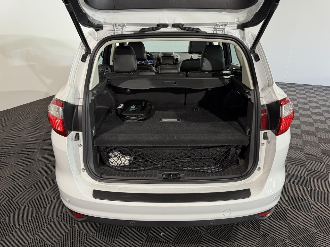 Ford C-Max 2.0 Plug-in Hybrid Titanium Plus | 2015 | 233.632 km | HL-834-P - Легковой автомобиль: фото 4 Ford C-Max 2.0 Plug-in Hybrid Titanium Plus | 2015 | 233.632 km | HL-834-P - Легковой автомобиль: фото 4