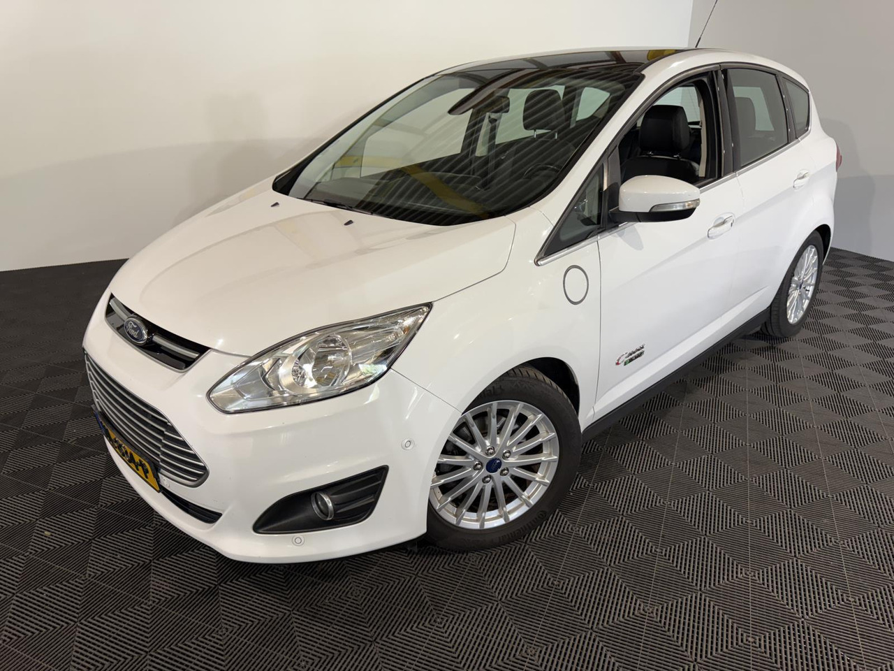 Ford C-Max 2.0 Plug-in Hybrid Titanium Plus | 2015 | 233.632 km | HL-834-P - Легковой автомобиль: фото 1 Ford C-Max 2.0 Plug-in Hybrid Titanium Plus | 2015 | 233.632 km | HL-834-P - Легковой автомобиль: фото 1