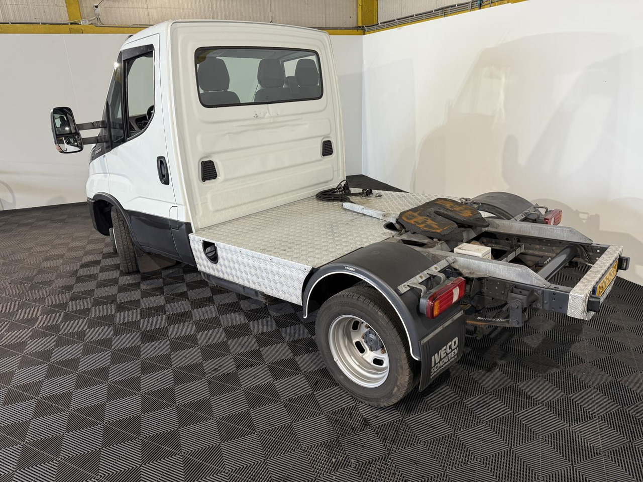 Iveco 40C18 Daily VSH-15-F 201.901 km - Малотоннажный седельный тягач: фото 2 Iveco 40C18 Daily VSH-15-F 201.901 km - Малотоннажный седельный тягач: фото 2