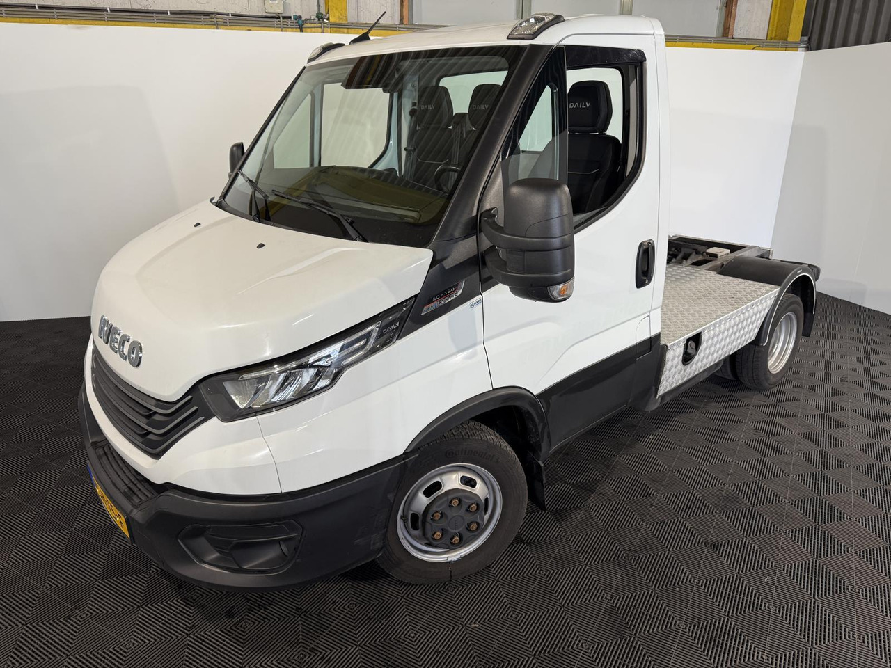 Iveco 40C18 Daily VSH-15-F 201.901 km - Малотоннажный седельный тягач: фото 1 Iveco 40C18 Daily VSH-15-F 201.901 km - Малотоннажный седельный тягач: фото 1