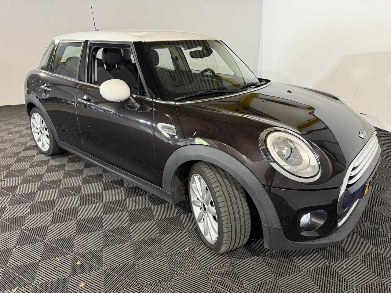 Mini | Mini | 1.5 Cooper Chili Business | 2015 | 201.355 km | 1ZPK60 | Logisch - Хэтчбек: фото 3 Mini | Mini | 1.5 Cooper Chili Business | 2015 | 201.355 km | 1ZPK60 | Logisch - Хэтчбек: фото 3