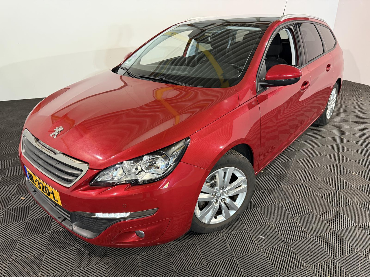 Peugeot | 308 SW | 1.2 PureTech Blue Lion | 2017 | 125.283 km | NL320L | Logisch - Легковой автомобиль: фото 1 Peugeot | 308 SW | 1.2 PureTech Blue Lion | 2017 | 125.283 km | NL320L | Logisch - Легковой автомобиль: фото 1