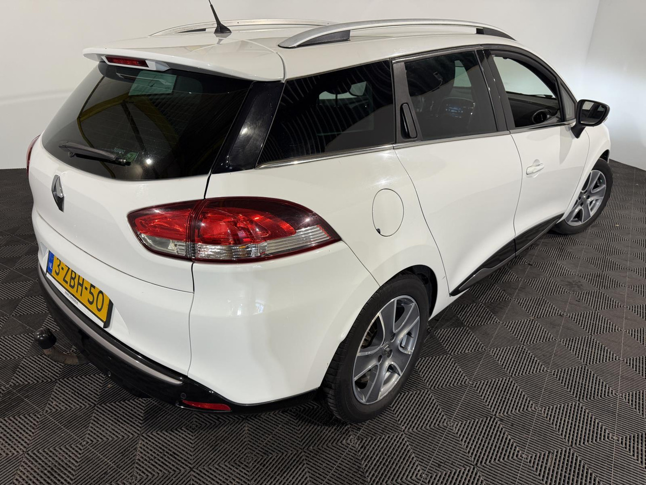 Renault | Clio Estate | 0.9 TCe Night&Day | 2014 | 176.858 km | 3ZBH50 | Logisch - Легковой автомобиль: фото 3 Renault | Clio Estate | 0.9 TCe Night&Day | 2014 | 176.858 km | 3ZBH50 | Logisch - Легковой автомобиль: фото 3