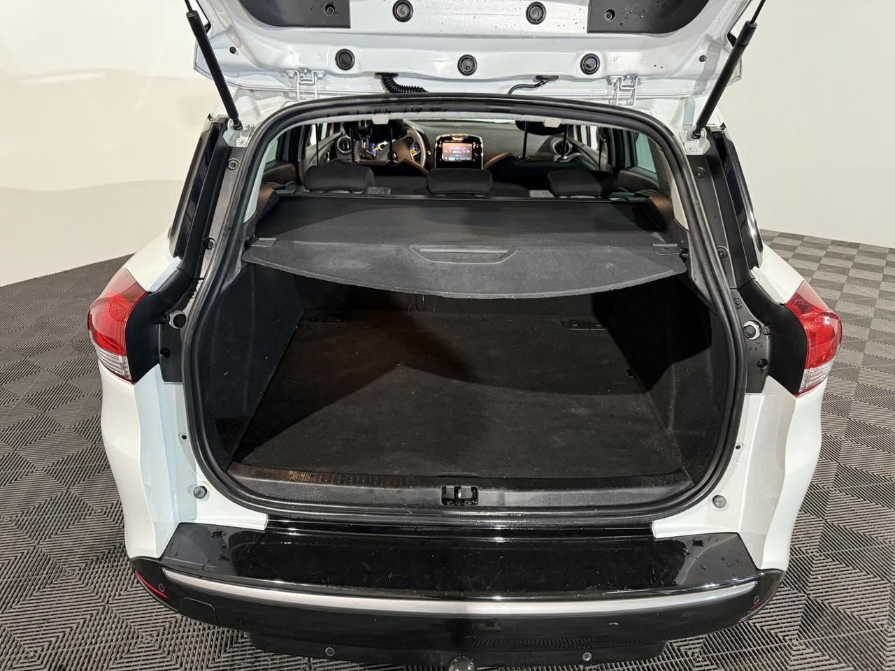 Renault | Clio Estate | 0.9 TCe Night&Day | 2014 | 176.858 km | 3ZBH50 | Logisch - Легковой автомобиль: фото 2 Renault | Clio Estate | 0.9 TCe Night&Day | 2014 | 176.858 km | 3ZBH50 | Logisch - Легковой автомобиль: фото 2