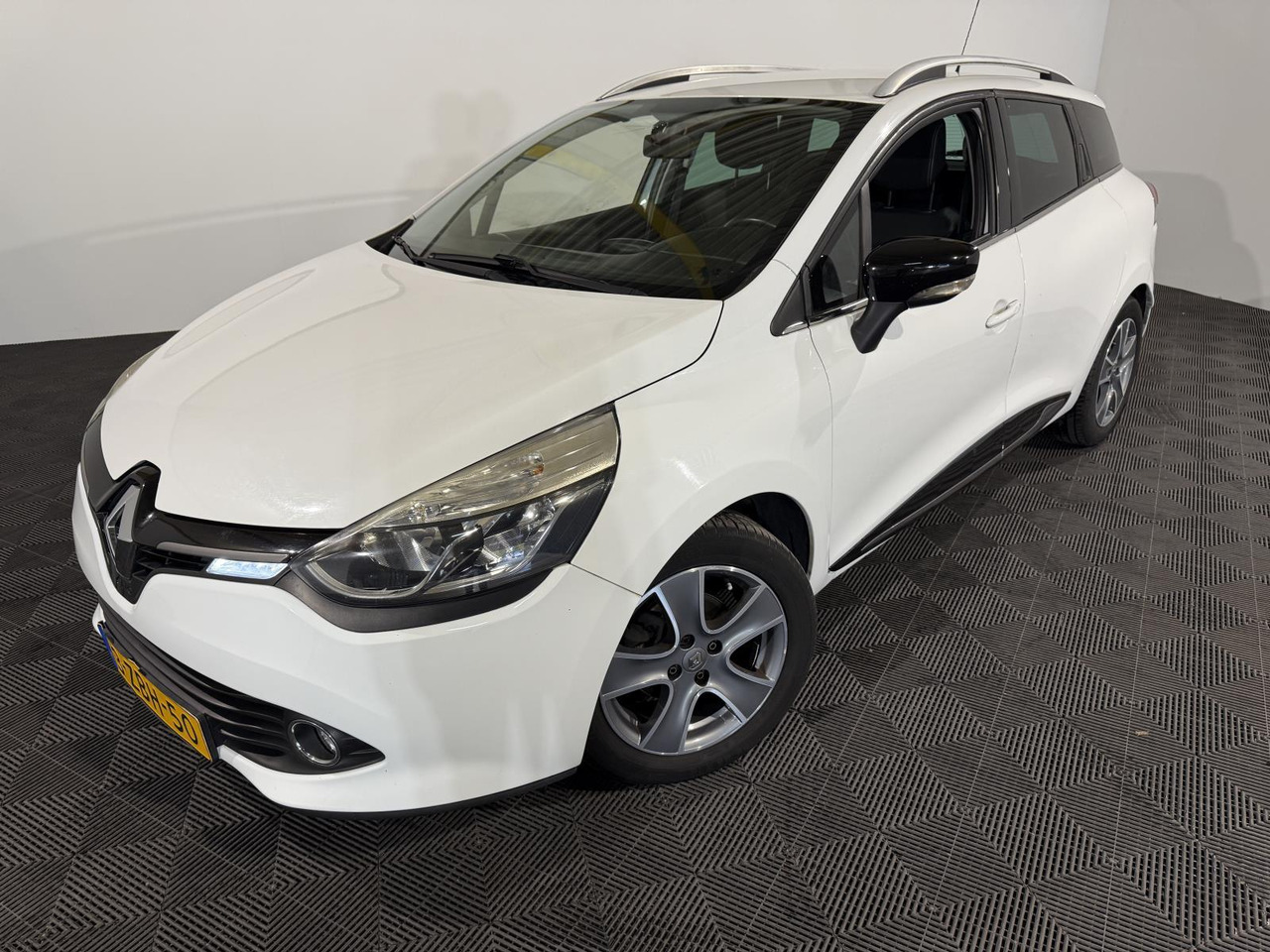 Renault | Clio Estate | 0.9 TCe Night&Day | 2014 | 176.858 km | 3ZBH50 | Logisch - Легковой автомобиль: фото 1 Renault | Clio Estate | 0.9 TCe Night&Day | 2014 | 176.858 km | 3ZBH50 | Logisch - Легковой автомобиль: фото 1