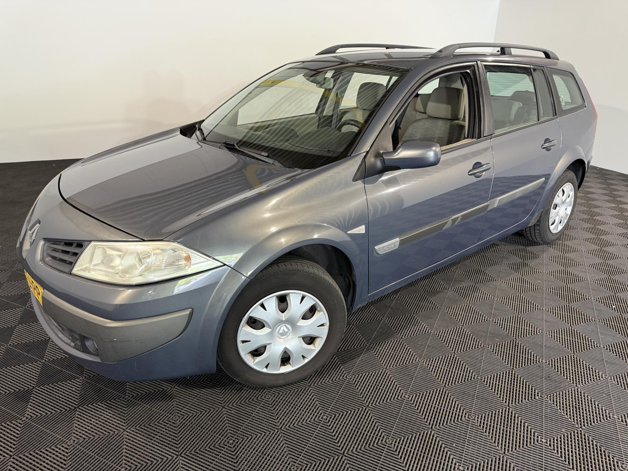 Renault | Mégane Grand Tour | 1.6-16V Dynamique Comfort | 2006 | 231.844 km | 15TJPP | Logisch - Легковой автомобиль: фото 1 Renault | Mégane Grand Tour | 1.6-16V Dynamique Comfort | 2006 | 231.844 km | 15TJPP | Logisch - Легковой автомобиль: фото 1