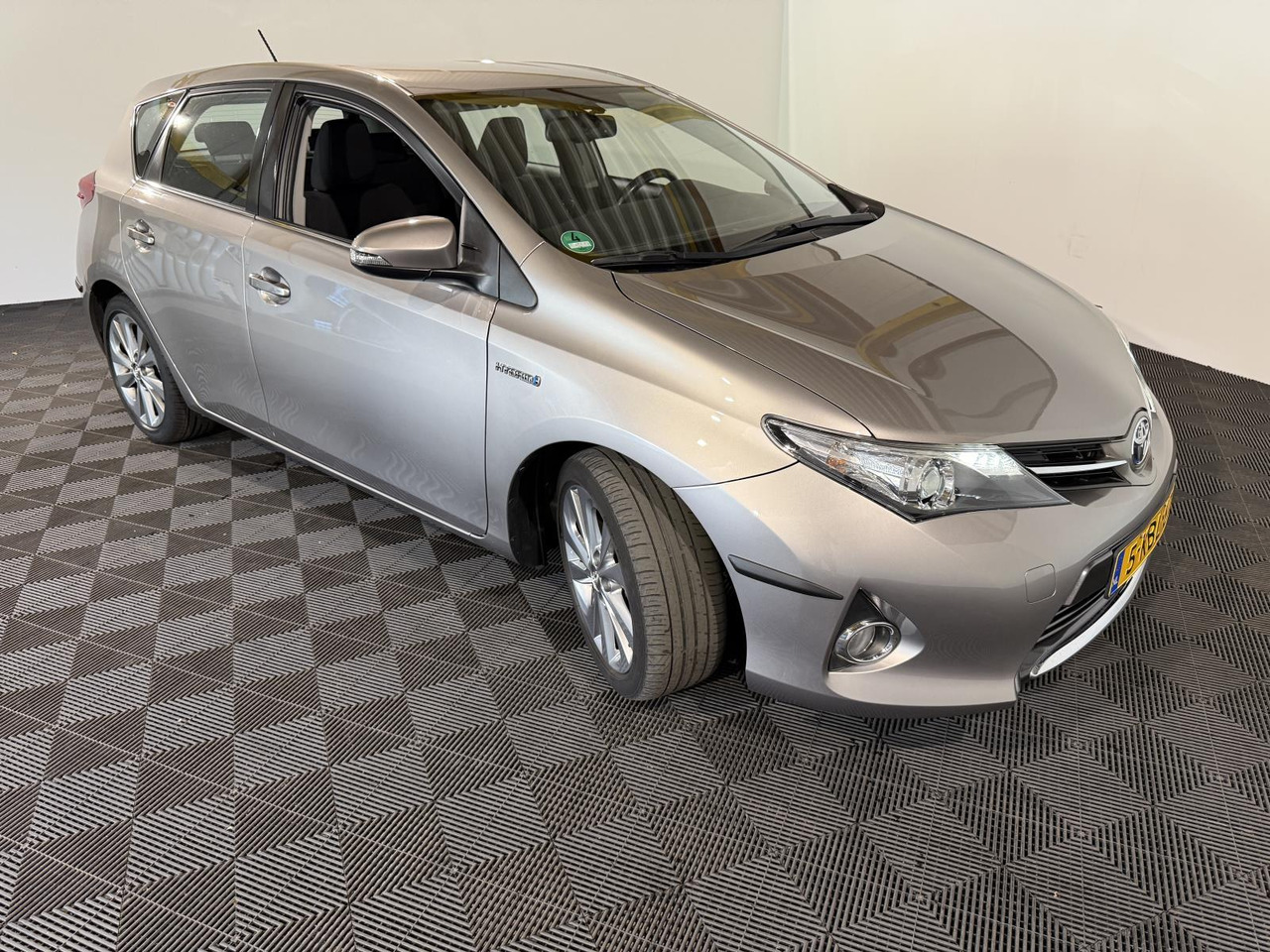 Toyota Auris 1.8 Hybrid Dynamic | 2013 | 191.085 km | 5-KBL-67 - Хэтчбек: фото 4 Toyota Auris 1.8 Hybrid Dynamic | 2013 | 191.085 km | 5-KBL-67 - Хэтчбек: фото 4