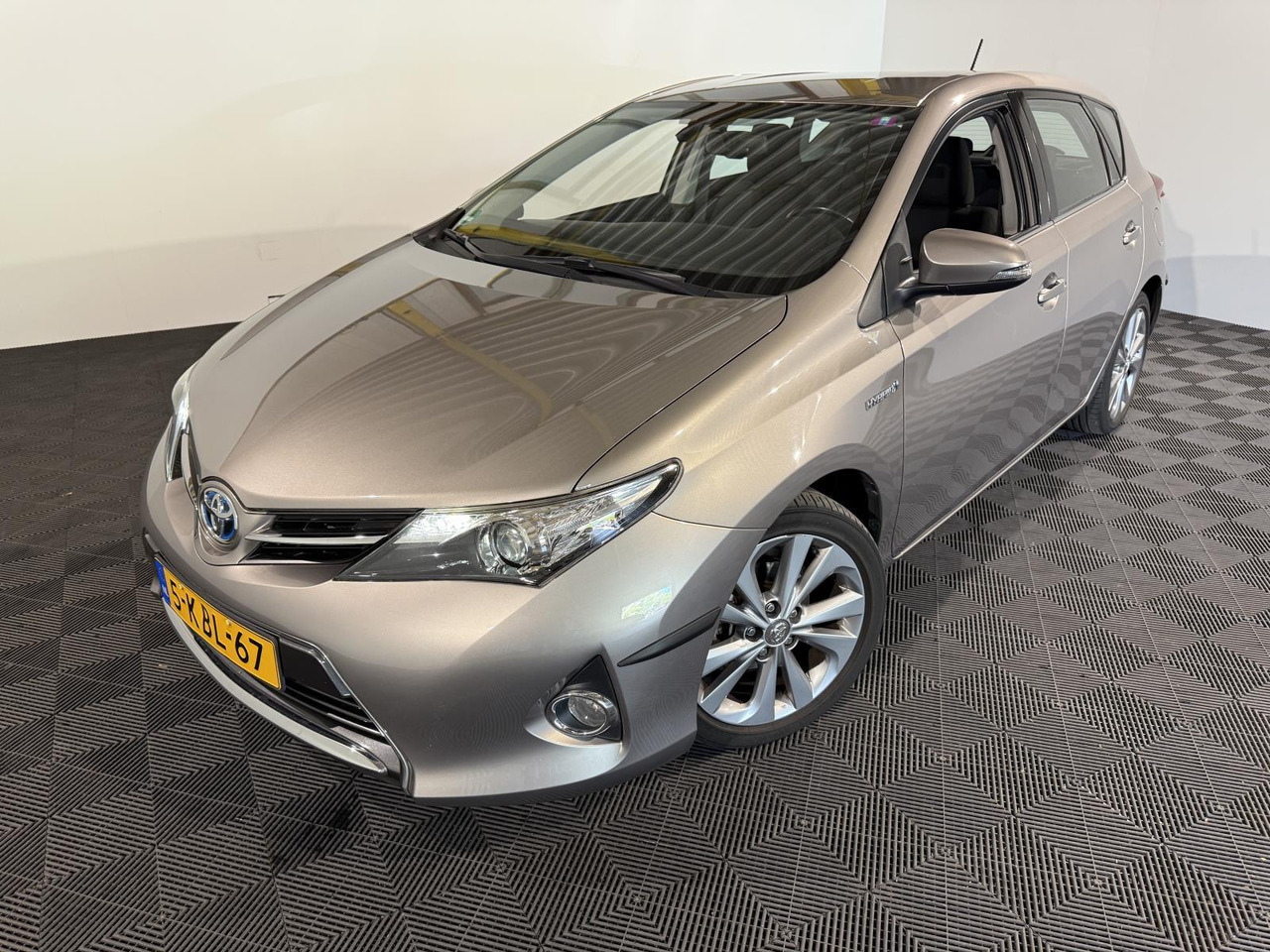 Toyota Auris 1.8 Hybrid Dynamic | 2013 | 191.085 km | 5-KBL-67 - Хэтчбек: фото 1 Toyota Auris 1.8 Hybrid Dynamic | 2013 | 191.085 km | 5-KBL-67 - Хэтчбек: фото 1
