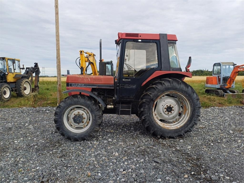 Case IH 685XL Hyvät renkaat. - Трактор: фото 3 Case IH 685XL Hyvät renkaat. - Трактор: фото 3