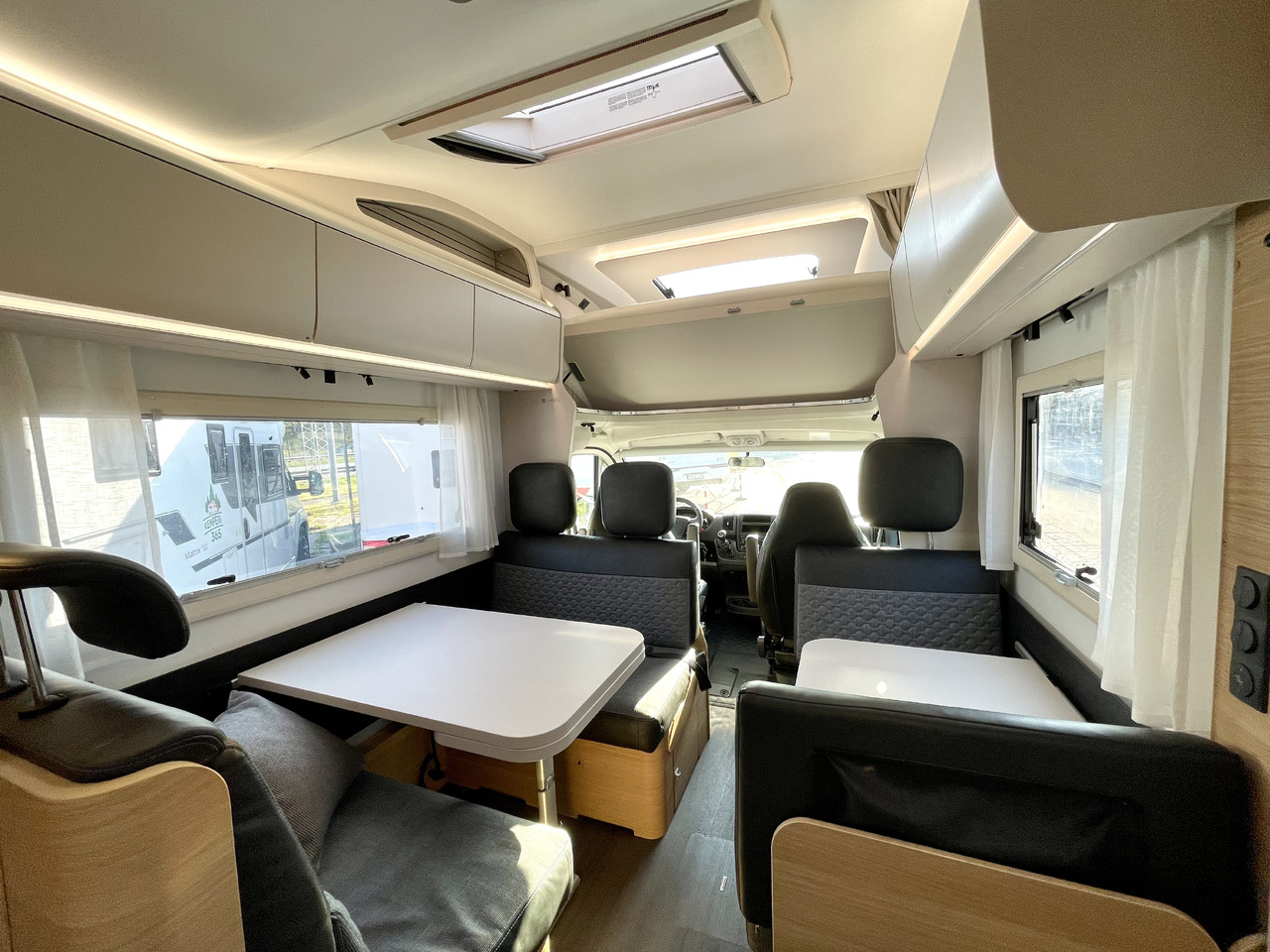 ADRIA Coral XL 650 DK - Альковный автодом: фото 5 ADRIA Coral XL 650 DK - Альковный автодом: фото 5