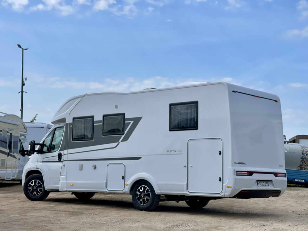 Adria Matrix Plus 670DC - Полуинтегрированный автодом: фото 2 Adria Matrix Plus 670DC - Полуинтегрированный автодом: фото 2
